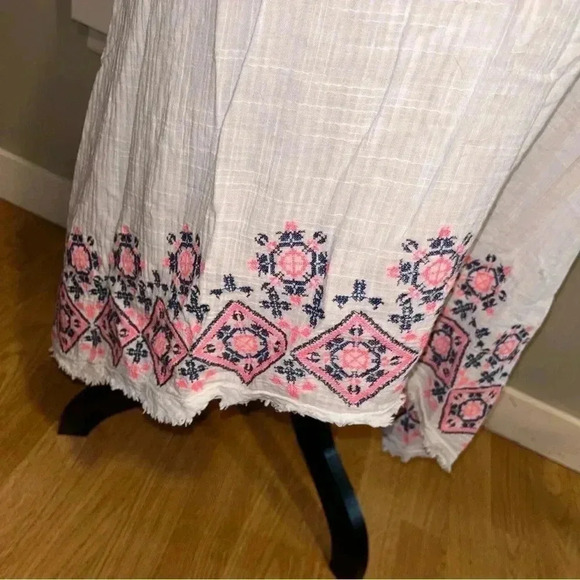 Holding Horses Dress - Picture 4 of 9